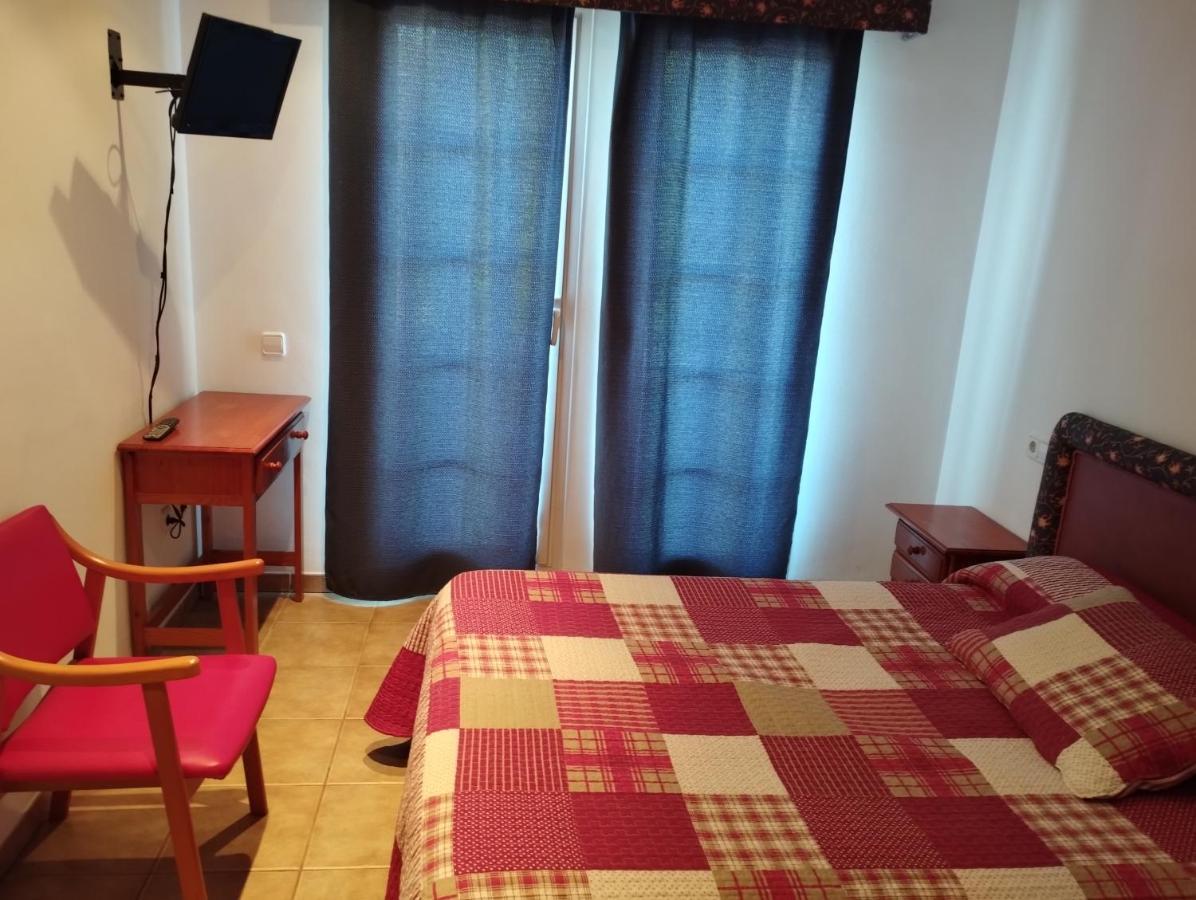 Hostal Restaurant Paca Риумар Экстерьер фото